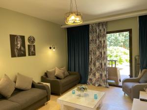 A seating area at El gouna South Marina Townhouse Apartment 3 bedrooms