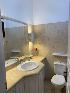 A bathroom at El gouna South Marina Townhouse Apartment 3 bedrooms