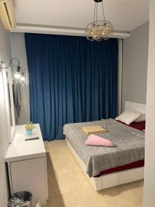 A bed or beds in a room at El gouna South Marina Townhouse Apartment 3 bedrooms