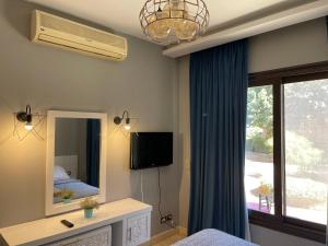 A bed or beds in a room at El gouna South Marina Townhouse Apartment 3 bedrooms