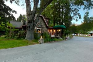 Gallery image of Strawberry Valley Inn in Mount Shasta