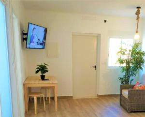 TV a/nebo společenská místnost v ubytování Apartamento T2 com Piscina-Seixal, perto de Lisboa