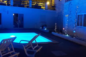 Bazén v ubytování Apartamento T2 com Piscina-Seixal, perto de Lisboa nebo v jeho okolí