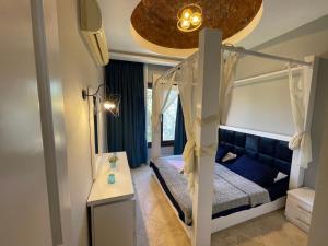 A bed or beds in a room at El gouna South Marina Townhouse Apartment 3 bedrooms