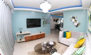 Posezení v ubytování Luxurious 3-Bedroom Apartment with Pool & 24/7 security