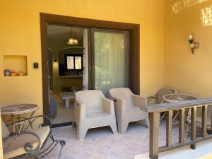 A seating area at El gouna South Marina Townhouse Apartment 3 bedrooms