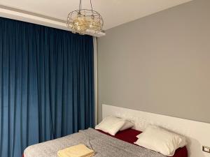 A bed or beds in a room at El gouna South Marina Townhouse Apartment 3 bedrooms