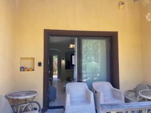 A seating area at El gouna South Marina Townhouse Apartment 3 bedrooms