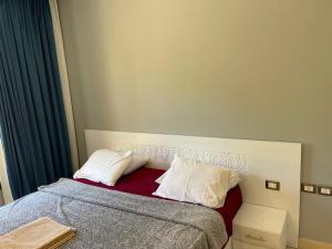 A bed or beds in a room at El gouna South Marina Townhouse Apartment 3 bedrooms