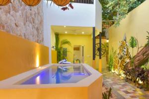 a swimming pool in the middle of a house at K an nah Diseño tropical inspirado en el jaguar in Mérida