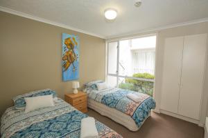 a bedroom with two beds and a window at Winter Getaway in Methven