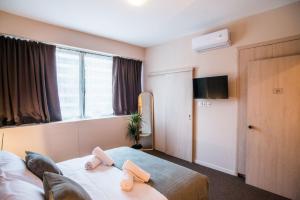 A bed or beds in a room at Athens Gem