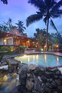 Бассейн в Jogloplawang Villa&Resort или поблизости