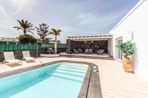 Bazén v ubytovaní Luxury Casa El Marques alebo v jeho blízkosti