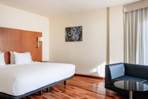 Postel nebo postele na pokoji v ubytování AC Hotel La Línea by Marriott