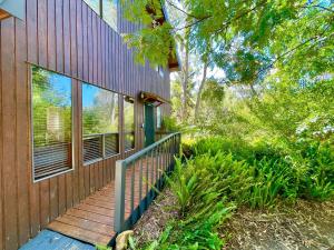 Sublime Cedar Lodge Leura外面的花园