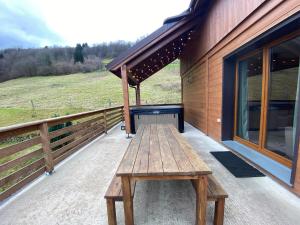 Balkón nebo terasa v ubytování Casa de Monzel with 6-Person Jacuzzi & Panoramic View
