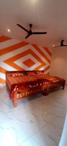 a room with a large wooden bench in a room at ROYAL GRAND Homestay & Resort in Vālpārai +8 photos
