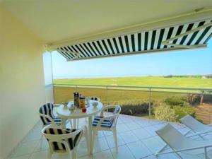 Fotografia z galérie ubytovania Bel appartement face mer avec piscine, à 2 pas de la plage - FR-1-652-32 v destinácii Saint-Jean-de-Monts