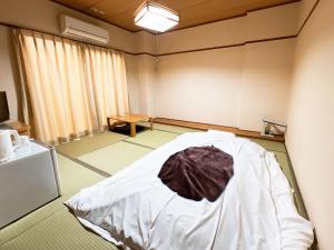Postel nebo postele na pokoji v ubytování ビジネスホテル ごとう＠ＮＥＴ