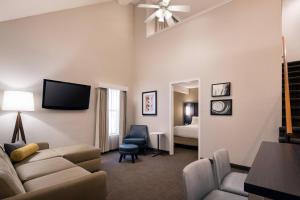 Μια τηλεόραση ή/και κέντρο ψυχαγωγίας στο Residence Inn by Marriott Boulder