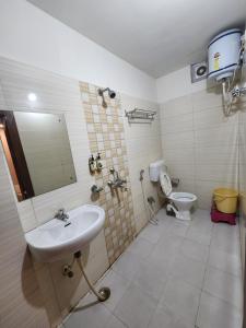 Hotel Soneva Inn的一间浴室