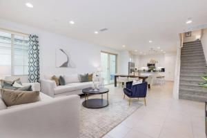 Posezení v ubytování Near Coachella and Stagecoach Palm Springs , PGA resort Villa ,Golf, community pool, gym