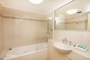 Koupelna v ubytování Unit 10 The Rocks + 24 fotografií