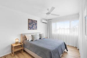 Unit 2 Marcoola Sands客房内的一张或多张床位