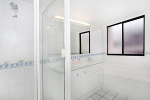 Bilik mandi di Unit 5 Phoenix +8 gambar