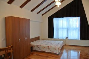 A bed or beds in a room at Vila Sorina