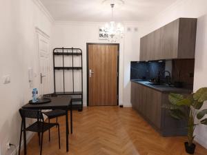 Virtuve vai virtuves zona naktsmītnē Apartament Poziomkowa