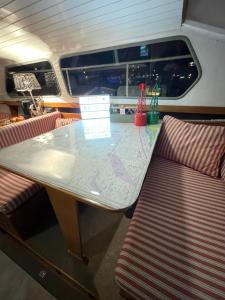 a table and two benches in a train car at Motoryacht Bremen City in Bremen