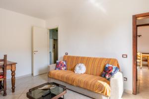 A seating area at Enza's Petite Maison