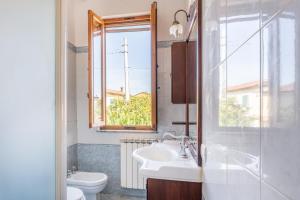 A bathroom at Enza's Petite Maison