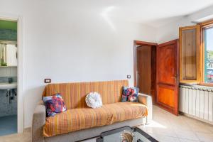A seating area at Enza's Petite Maison