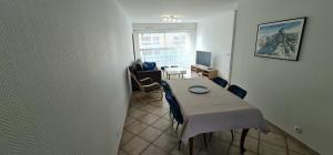 Μια τηλεόραση ή/και κέντρο ψυχαγωγίας στο Appartement CITY CENTER-SALLANCHES +3 φωτογραφίες