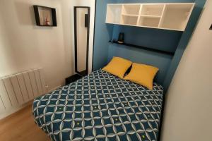 Posteľ alebo postele v izbe v ubytovaní Bel appartement au bord de l'océan