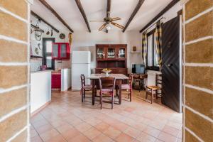 a kitchen and dining room with a table and chairs at Arianna's house with sea view, parking and wi-fi in Avola