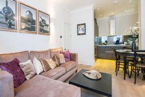 a living room with a couch and a table at Private Patio - 2 Bedroom 2 Bathroom - Russell Sq in London