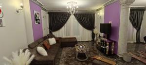 A seating area at شقه مفروشه فندقيه رائعه 220م مكيفه معقمه انترنت مجاني السكن للعائلات والأسر فقط وليس أفراد