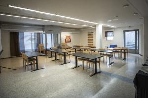 a classroom with tables and chairs in a room at Hotel Karhu in Sodankylä