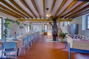 Reštaurácia alebo iné gastronomické zariadenie v ubytovaní Crazy Villa Gaudiniere 89 - Heated pool - Multisport - 2h Paris - 30p