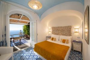 A bed or beds in a room at La Barbera