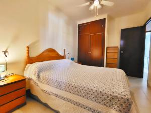 Posteľ alebo postele v izbe v ubytovaní VACAY Apartamento Fanny, a pie de playa, en la Costa brava, L'Escala!