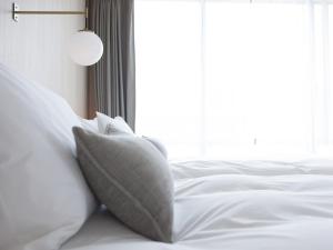 Postel nebo postele na pokoji v ubytování HOTEL THE LEBEN OSAKA