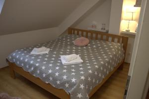 Postelja oz. postelje v sobi nastanitve Apartmany U Lva
