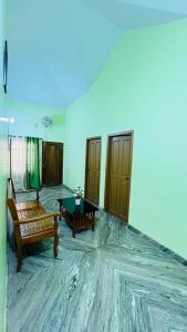 Predel za sedenje v nastanitvi Golden Cypress Resort with Pool -Wayanad