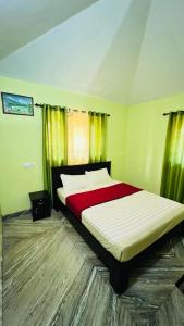 Postelja oz. postelje v sobi nastanitve Golden Cypress Resort with Pool -Wayanad