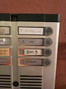 une télécommande pour un clavier sur une paroi dans l'établissement Splendido trilocale a due passi dal mare, à Santa Margherita Ligure